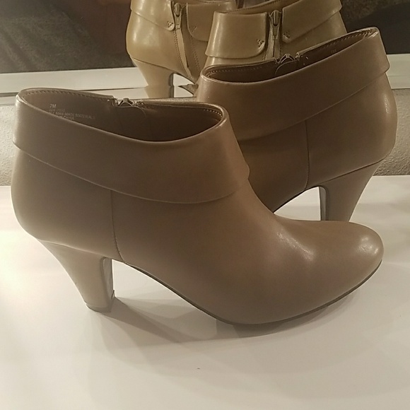 Shoes - Picture 3 of 5